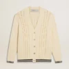 Weiße Herren-Strickjacke aus Baumwolle mit Zopfmuster und blauen Bündchen