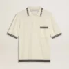 Weißes, im Used-Look gehaltenes Strick-Poloshirt für Herren mit blauen Rippbündchen