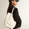 24/7-Tasche „North South“ aus butterfarbenem Leder mit verstellbaren Henkeln