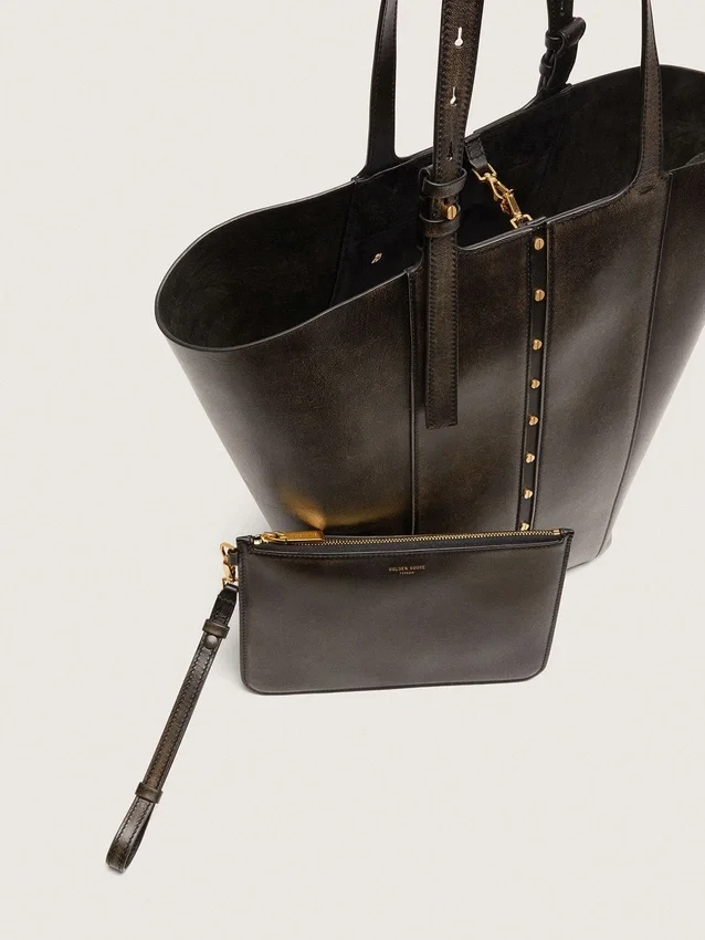 24/7-Tasche „North South“ aus schwarzem, auf Alt getrimmtem Leder mit verstellbaren Tragegriffen