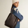 24/7-Tasche „North South“ aus schwarzem Leder mit verstellbaren Trageriemen