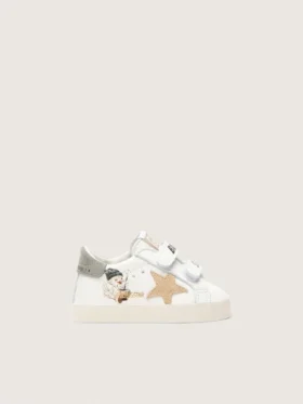 Baby-School-Schuhe aus Nappaleder mit beigem Wildlederstern und Maskottchen-Print
