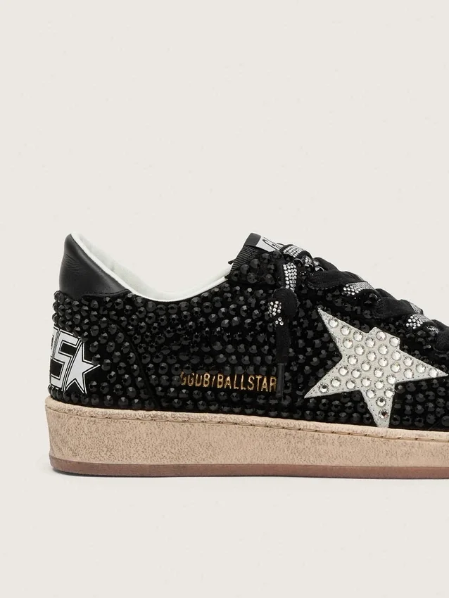 Ball Star aus schwarzem Wildleder mit weißem Stern und Swarovski-Kristallen