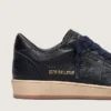 Ball Star für Herren aus marineblauem Leder mit ton-in-ton-gesticktem Lederstern