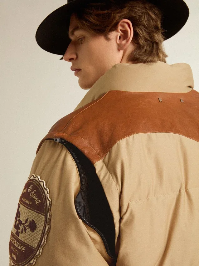Beigefarbene Bomberjacke mit Leder- und Aufnähdetails