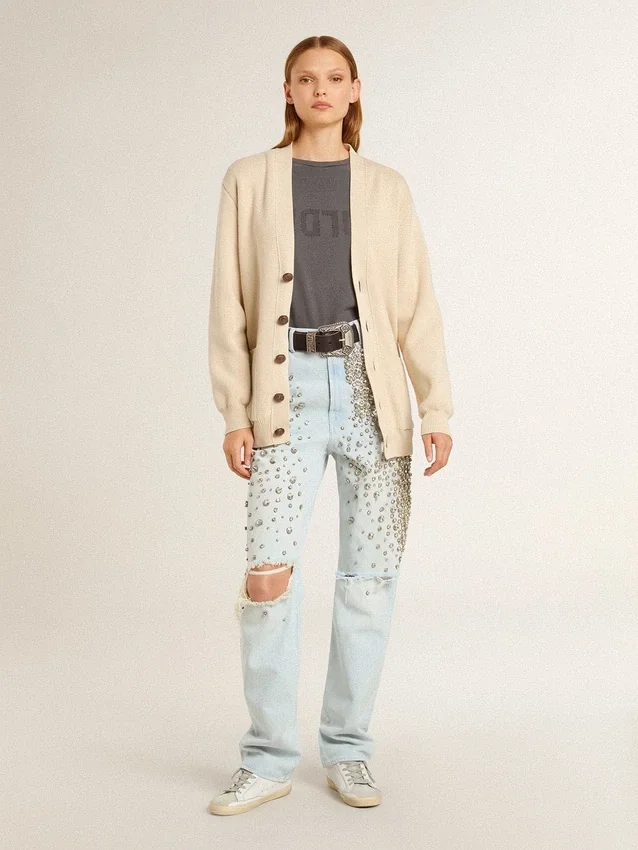 Beigefarbene Damen-Strickjacke mit „Golden“-Schriftzug auf der Rückseite