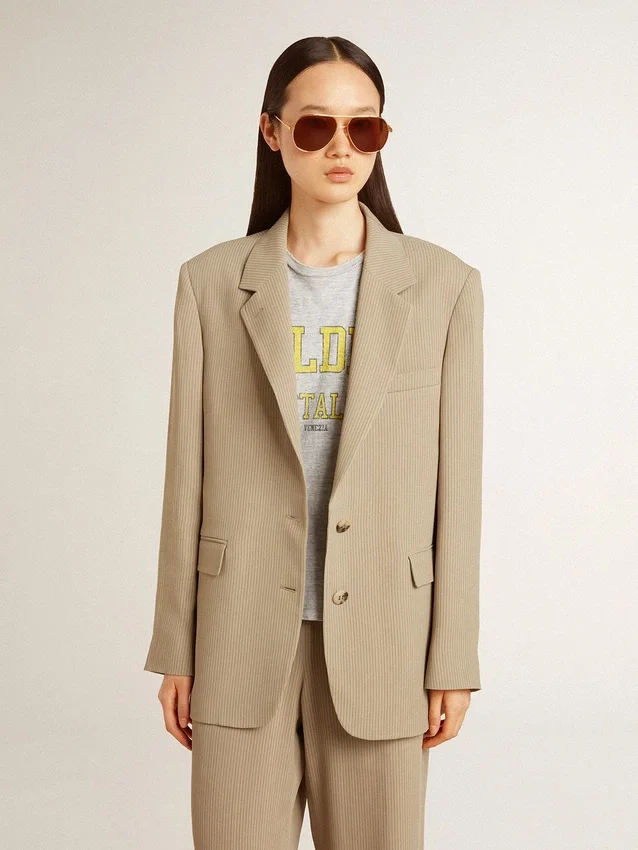 Beigefarbene, einreihige Damenjacke mit Nadelstreifen und Oversize-Passform