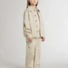 Beigefarbene Kinderjacke mit bunten Farbtupfern