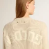 Beiger Damenpullover mit „Golden“-Schriftzug auf dem Rücken