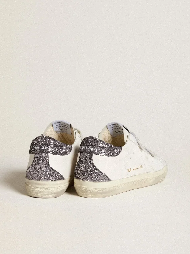 Bio-basierte Old-School-Sneaker mit perforiertem Stern und glitzernder Fersenlasche