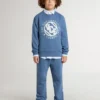 Blaues Kinder-Sweatshirt mit weißen geprägten Aufnähern