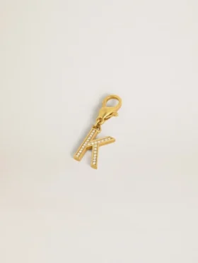 Buchstaben-Anhänger „K“ aus goldfarbenem Messing mit Kristallen