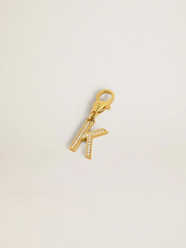 Buchstaben-Anhänger „K“ aus goldfarbenem Messing mit Kristallen
