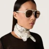 Charlie-Sonnenbrille mit perlweißem Rahmen und goldenen Gläsern