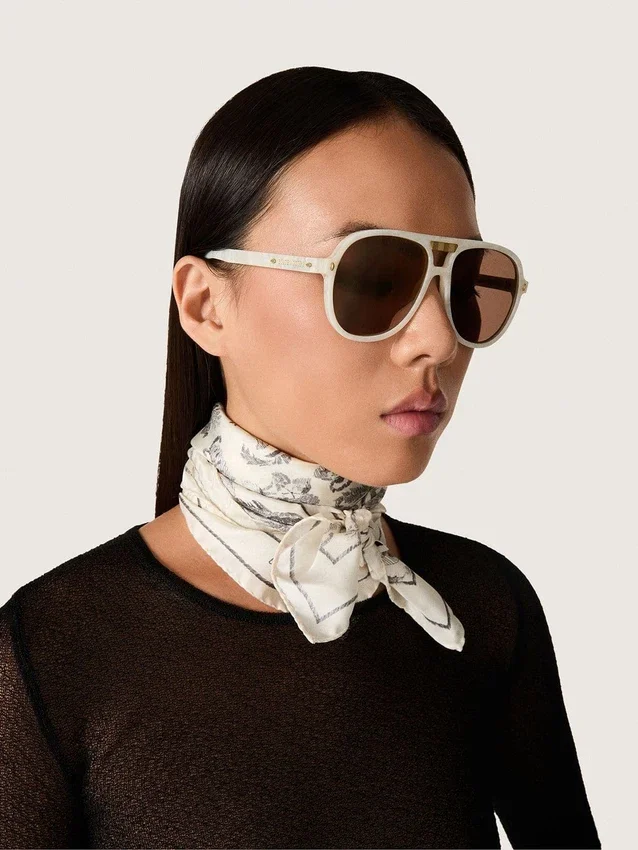 Charlie-Sonnenbrille mit perlweißem Rahmen und goldenen Gläsern