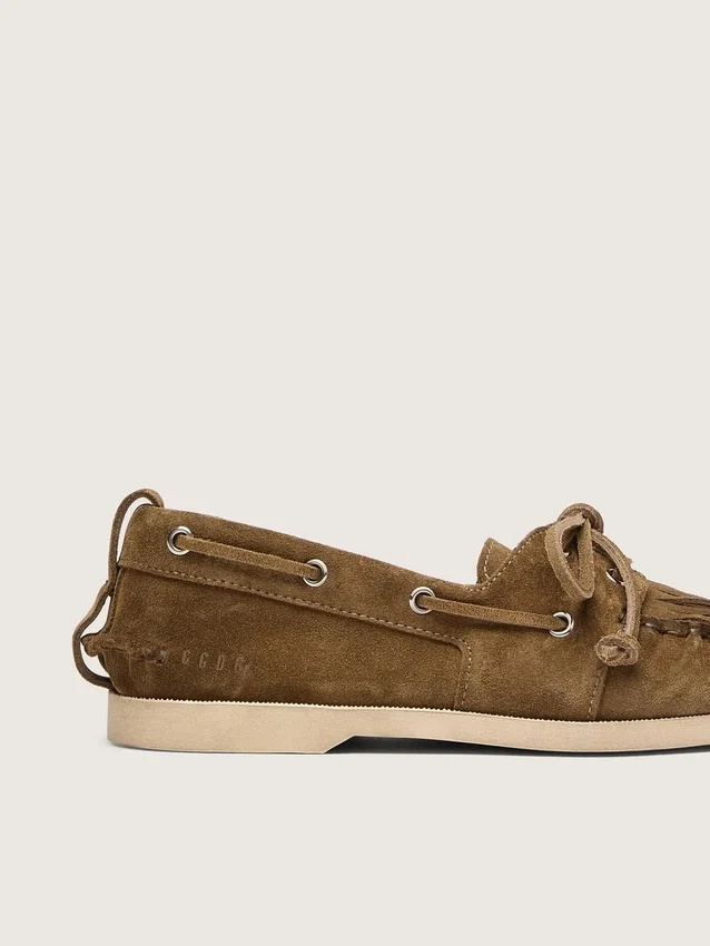 Cruise-Loafer für Damen aus khakifarbenem Wildleder mit Fransen und bunten Perlen