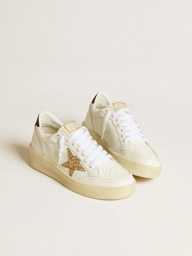Damen-Ball Star aus weißem Leder mit goldenem Glitzerstern und schwarzer Glitzer-Fersenlasche