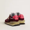 Herren-Marathon aus burgunderrotem Mesh und Wildleder mit aufgedrucktem rosa Stern