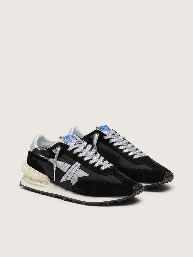 Damen-Marathon mit schwarzem Obermaterial aus Ripstop-Nylon und silbernem Stern