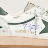 Damen-Modell „Ball Star LTD“ aus weißem Leder mit grünem Stern und Lederwaren