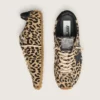 Damen-Modell „Marathon Speed“ aus beigem und schwarzem Ponyleder mit Leopardenmuster und schwarzem Lederstern