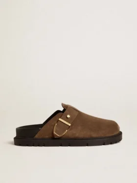 Damen-Sabot „Lucy“ aus taubengrauem Wildleder mit goldfarbener Metallschnalle
