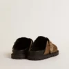 Damen-Sabot „Lucy“ aus taubengrauem Wildleder mit goldfarbener Metallschnalle