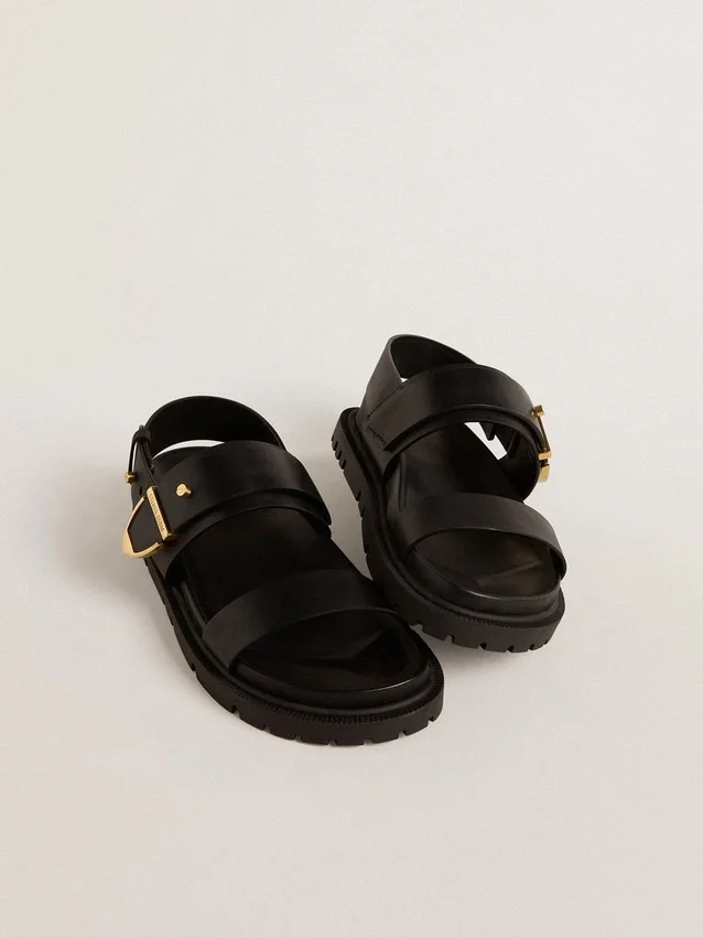 Damen-Sandale „Lucy“ aus glänzendem schwarzem Leder mit goldfarbener Metallschnalle