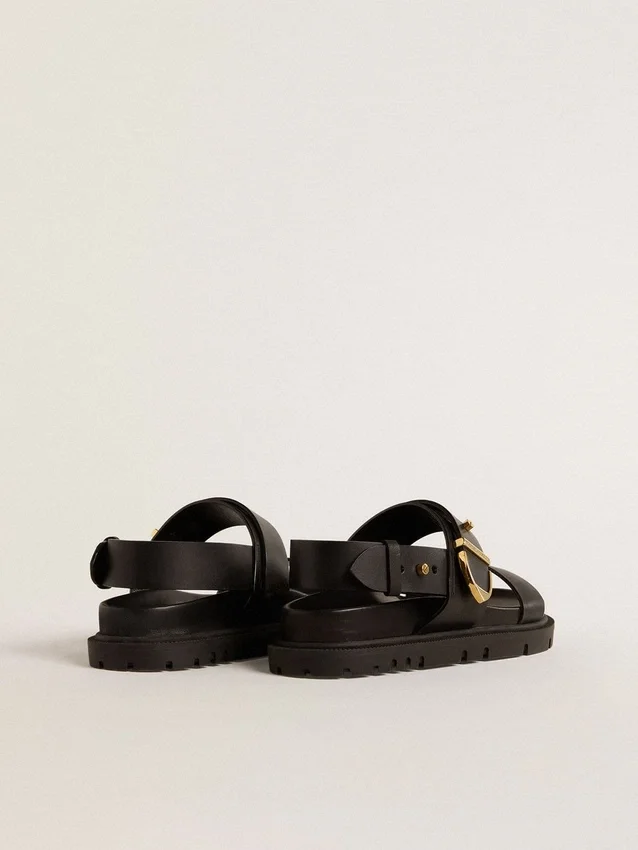 Damen-Sandale „Lucy“ aus glänzendem schwarzem Leder mit goldfarbener Metallschnalle