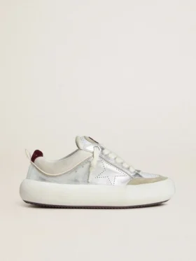 Damen-Schuhe „Space-Star Cube“ aus eisgrauem und silbernem Leder mit burgunderroter Fersenlasche