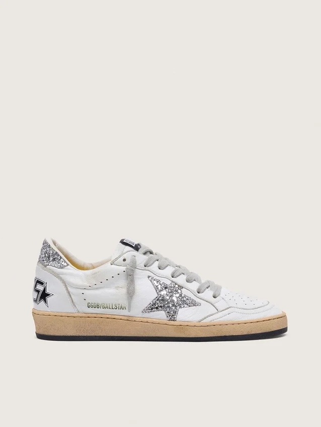 Damen-Sneaker „Ball Star“ aus Nappaleder mit silbernem Glitzerstern und Fersenlasche