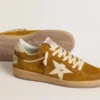 Damen-Sneaker „Ball Star“ aus Wildleder mit beigem Lederstern und Fersenlasche aus Ponyfell
