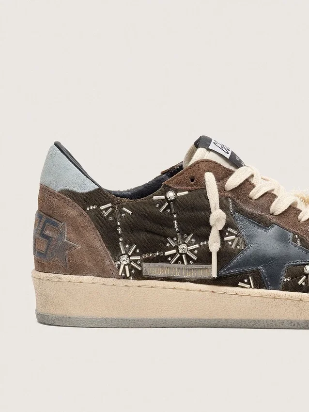 Damen-Sneaker „Ball Star LAB“ aus braunem Matelassé-Samt mit Strasssteinen und schwarzem Lederstern