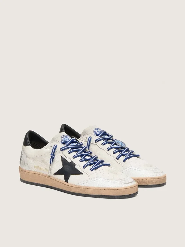 Herren-Modell „Ball Star LTD“ aus weißem Nappaleder mit schwarzem Lederstern und Fersenlasche