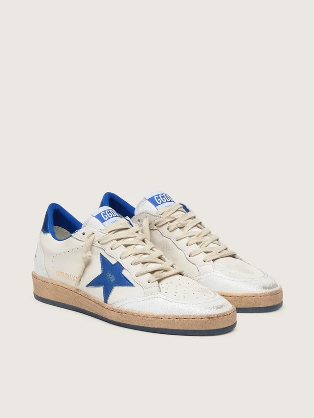 Herren-Ball Star-Wishes aus weißem Nappaleder mit einem leuchtend blauen Stern und Fersenlasche