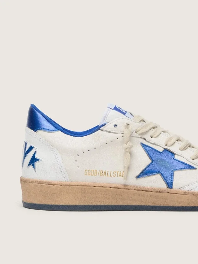 Herren-Ball Star-Wishes aus weißem Nappaleder mit einem leuchtend blauen Stern und Fersenlasche