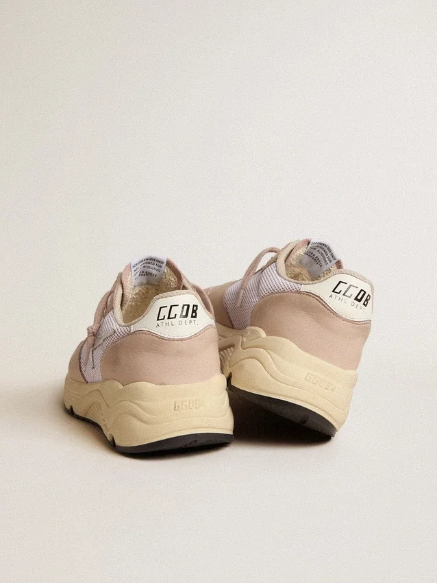 Damen-Sneaker „Running Sole“ aus Mesh und Nubuk mit silbernem Metallic-Lederstern