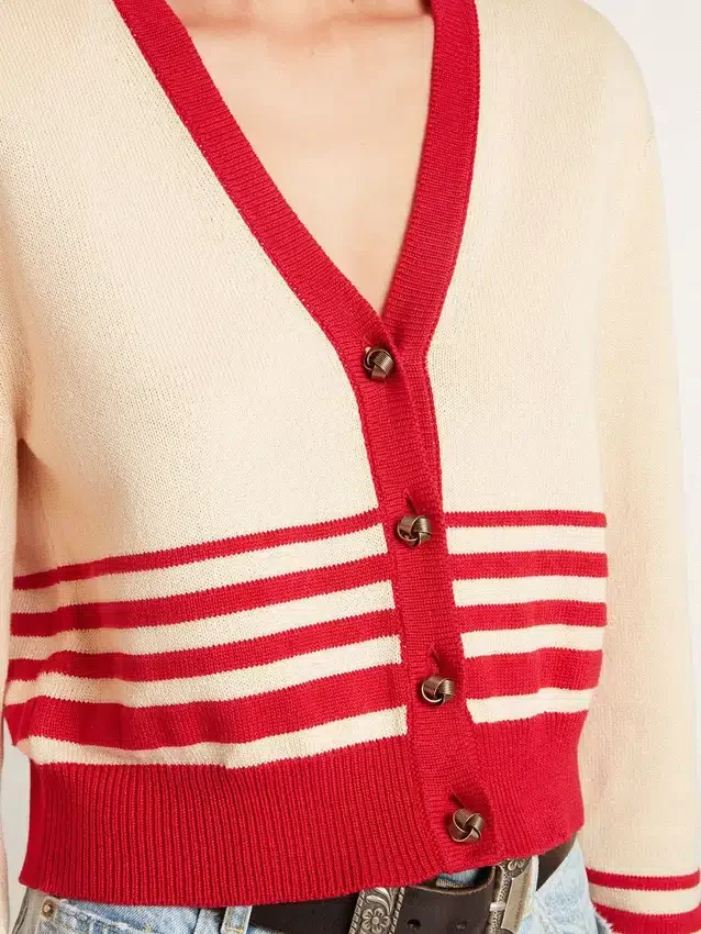Damen-Strickjacke in Creme mit roten Streifen