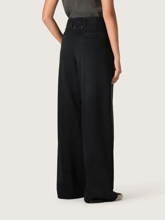 Damenhose aus schwarzem Baumwoll-Denim mit Used-Look