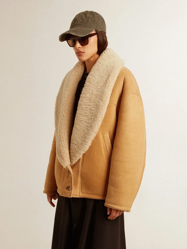 Damenjacke aus Schafsleder mit breitem Shearling-Schalkragen