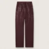 Damenjeans aus burgunderrotem Denim mit Kristallen in Farbverlauf