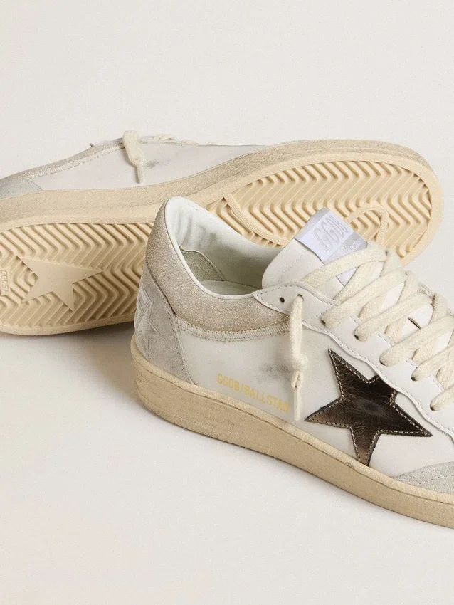 Damenmodell „Ball Star“ mit Stern aus Metallic-Leder und glänzender Lederlasche am Absatz