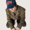 Denimblaue Baseballkappe mit rot-weißem „Golden“-Aufnäher aus Frottee