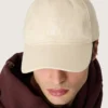 Ecrufarbene Baseballkappe mit Ton-in-Ton-gesticktem Stern
