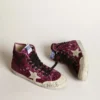 Francy-Sneaker mit Pailletten und handgeschriebener Schrift auf der Außensohle