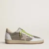 Herren-Ball Star aus grauem Wildleder mit einem Stern aus altrosa Wildleder und einer Fersenlasche aus beigem Leder