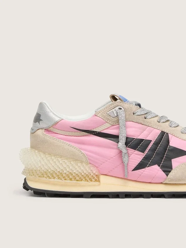 Herren-Marathon aus rosa Nylon und goldenem Wildleder mit schwarz aufgedrucktem Stern