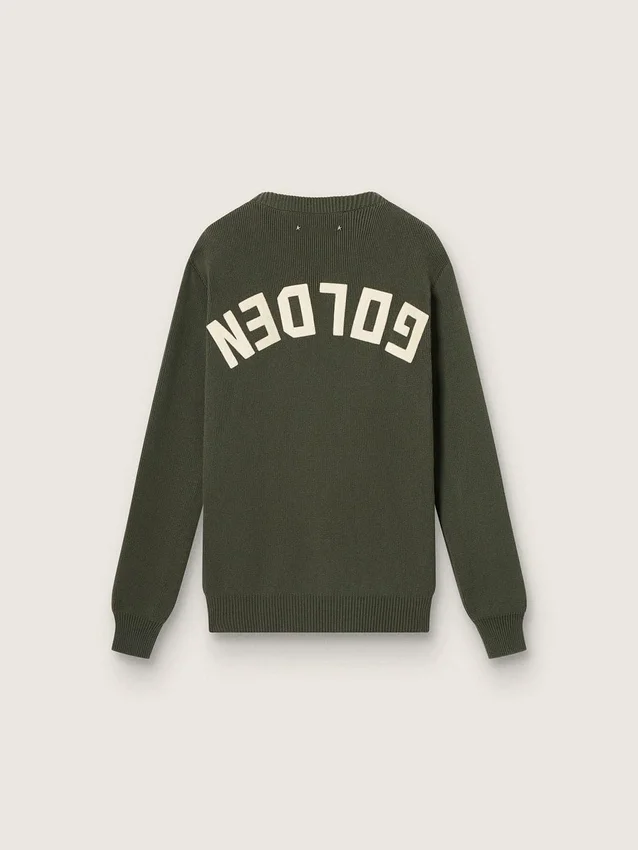 Herren-Pullover in Militärgrün mit Rundhalsausschnitt und „Golden“-Schriftzug auf der Rückseite