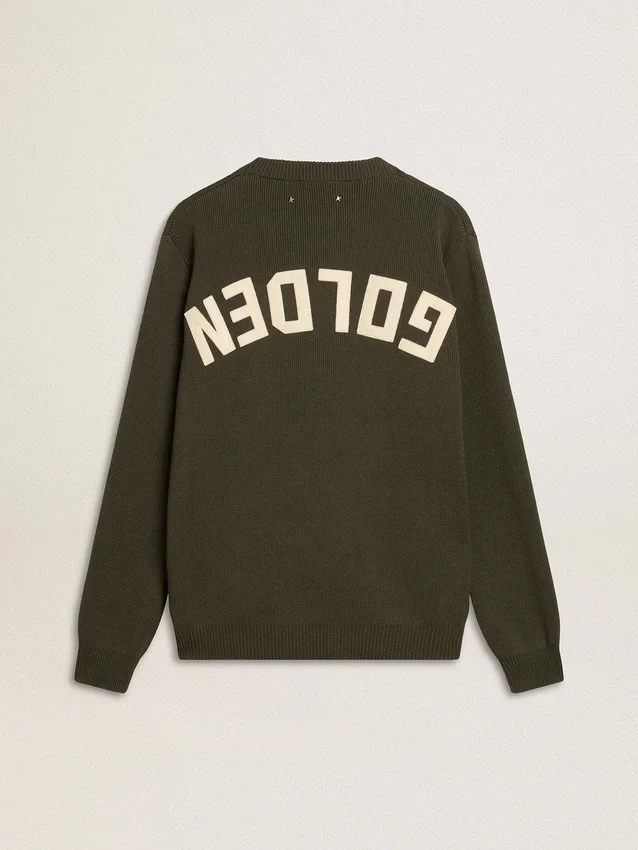 Herren-Pullover in Militärgrün mit Rundhalsausschnitt und „Golden“-Schriftzug auf der Rückseite