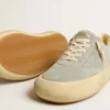 Herren-Schuhe „Space-Star“ aus eisgrauem Wildleder mit perforiertem Stern
